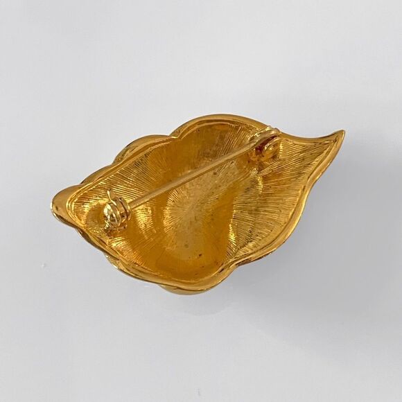 Vintage Gold Enamel Seashell Brooch - Picture 4 of 4